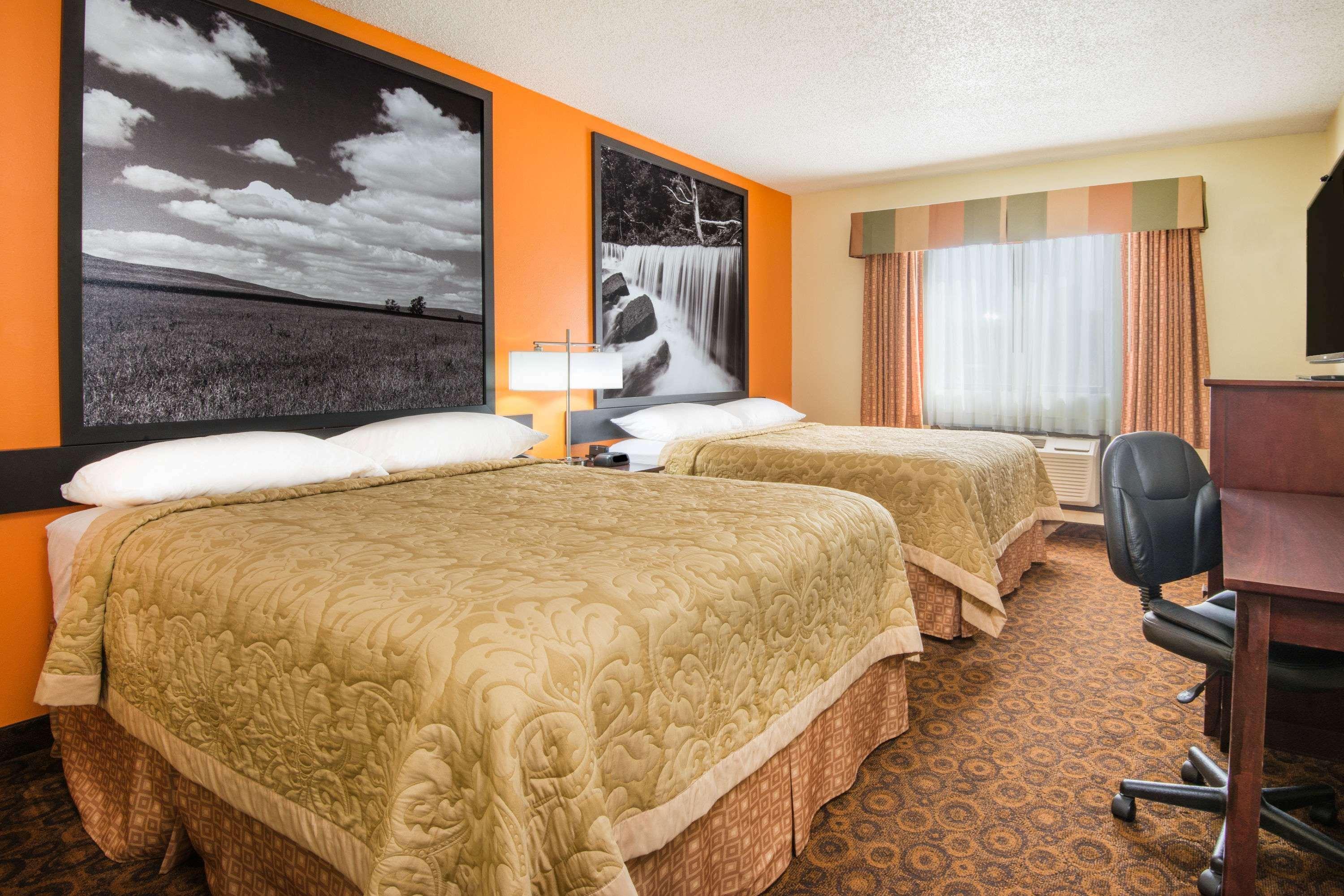 Motel Super 8 By Wyndham Emporia Extérieur photo