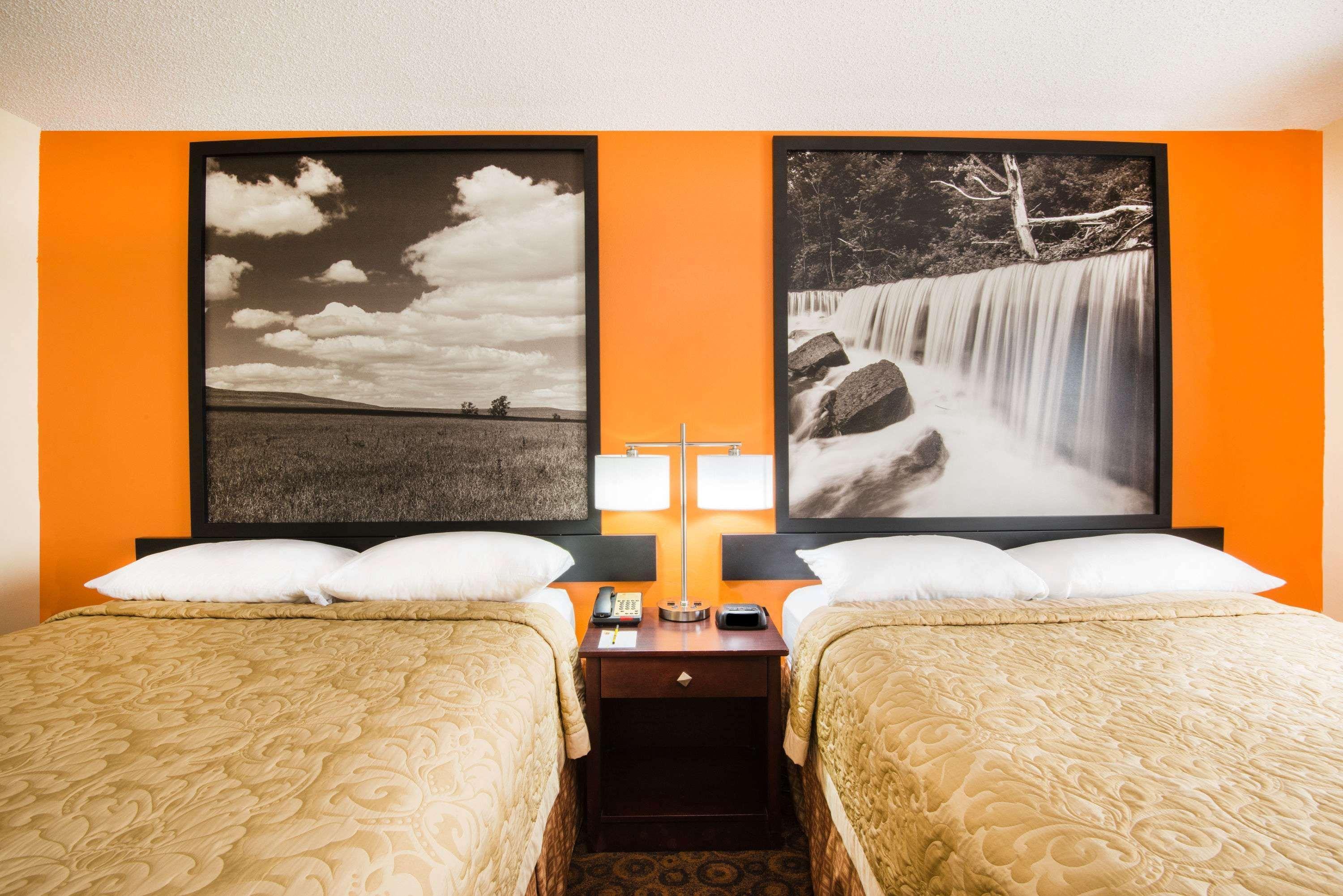 Motel Super 8 By Wyndham Emporia Extérieur photo
