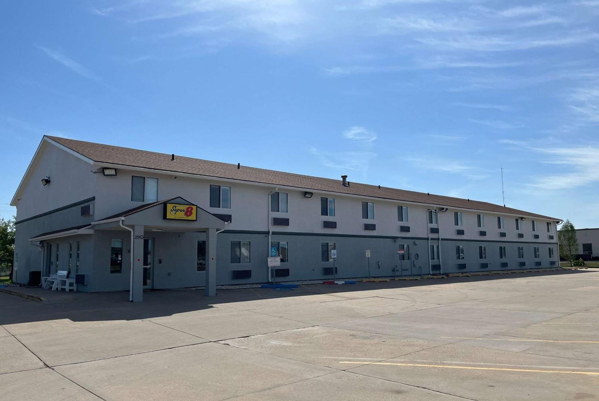 Motel Super 8 By Wyndham Emporia Extérieur photo