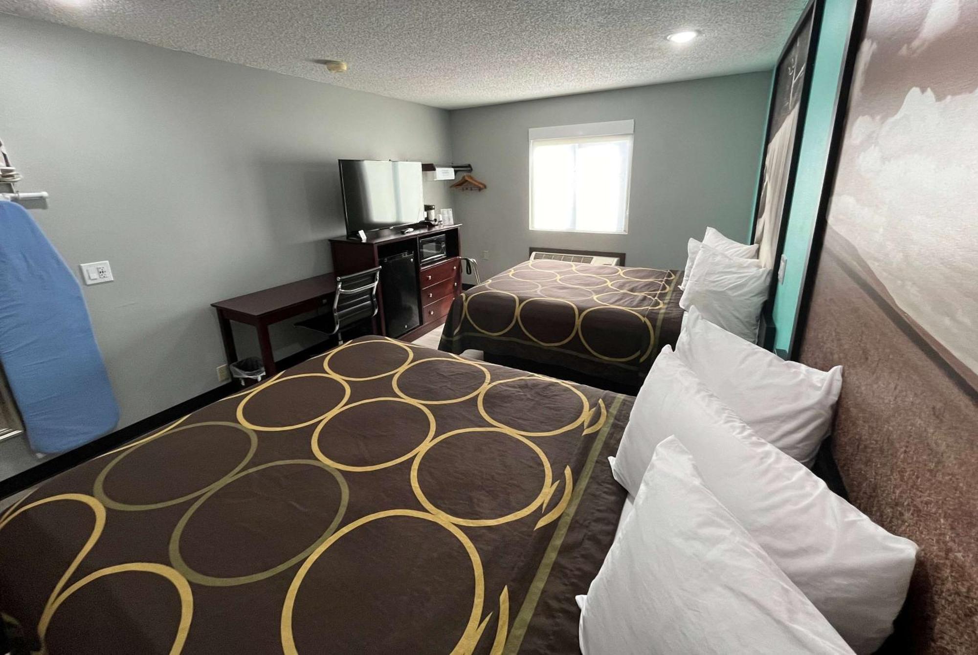 Motel Super 8 By Wyndham Emporia Extérieur photo