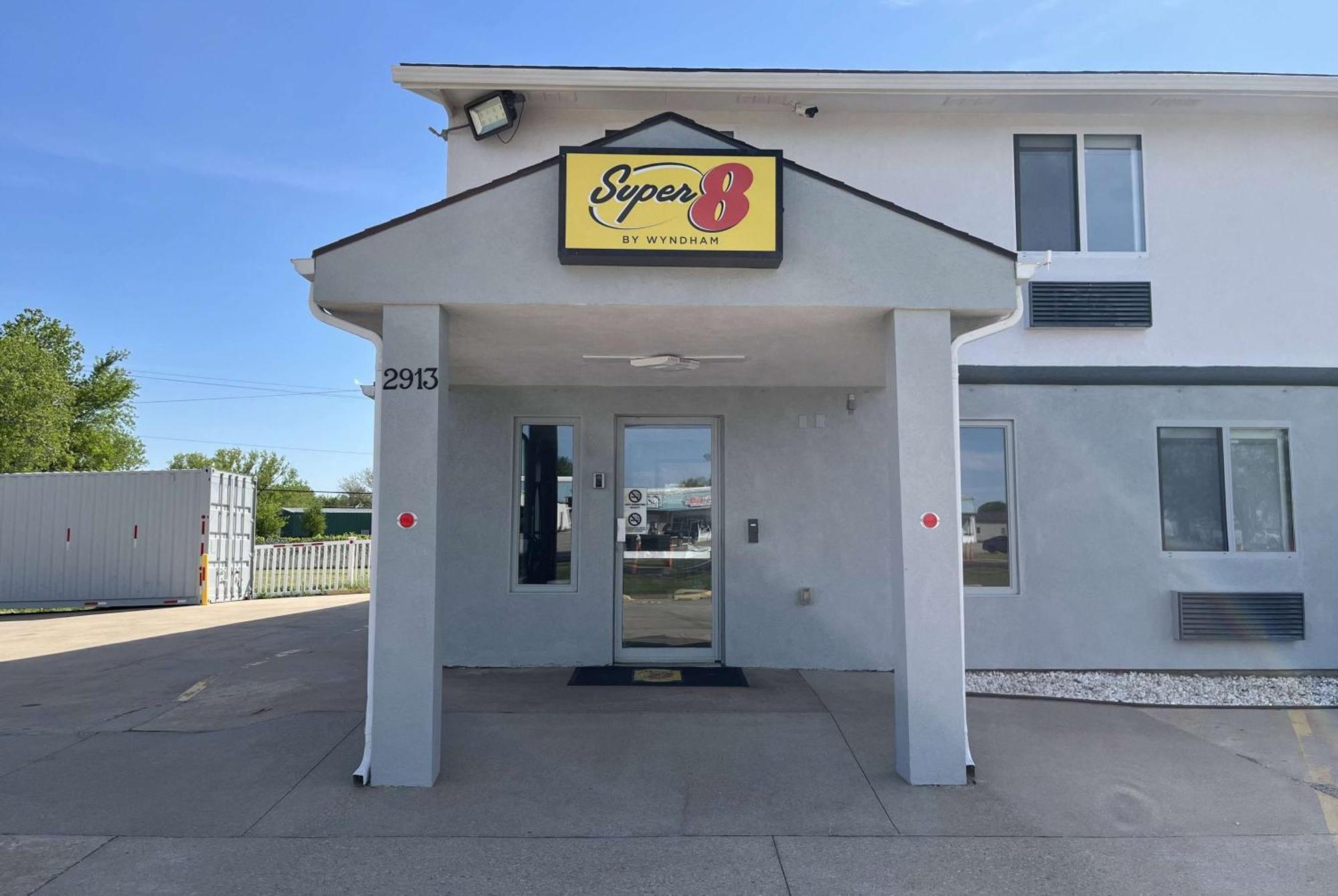 Motel Super 8 By Wyndham Emporia Extérieur photo
