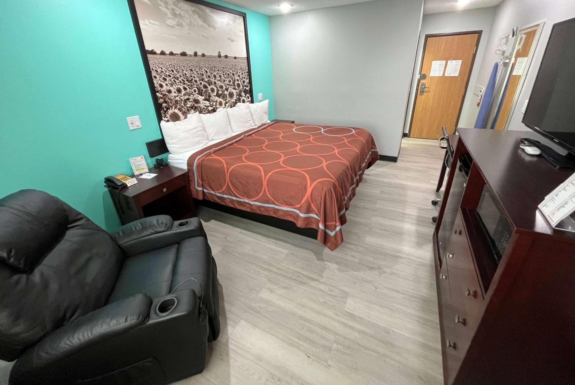 Motel Super 8 By Wyndham Emporia Extérieur photo