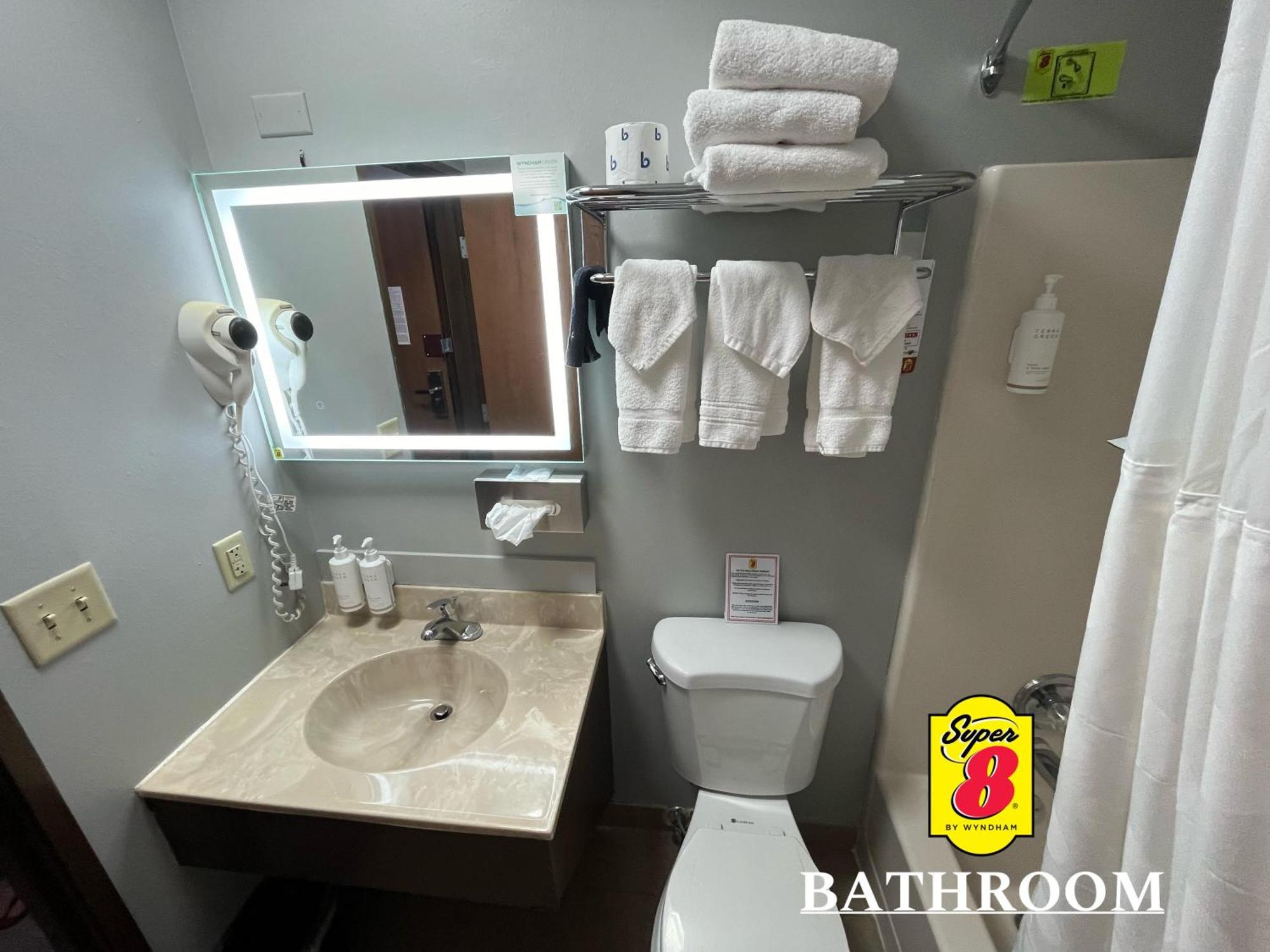 Motel Super 8 By Wyndham Emporia Extérieur photo