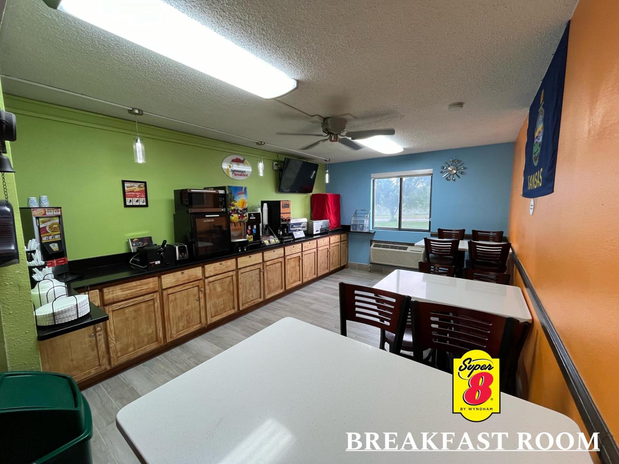 Motel Super 8 By Wyndham Emporia Extérieur photo
