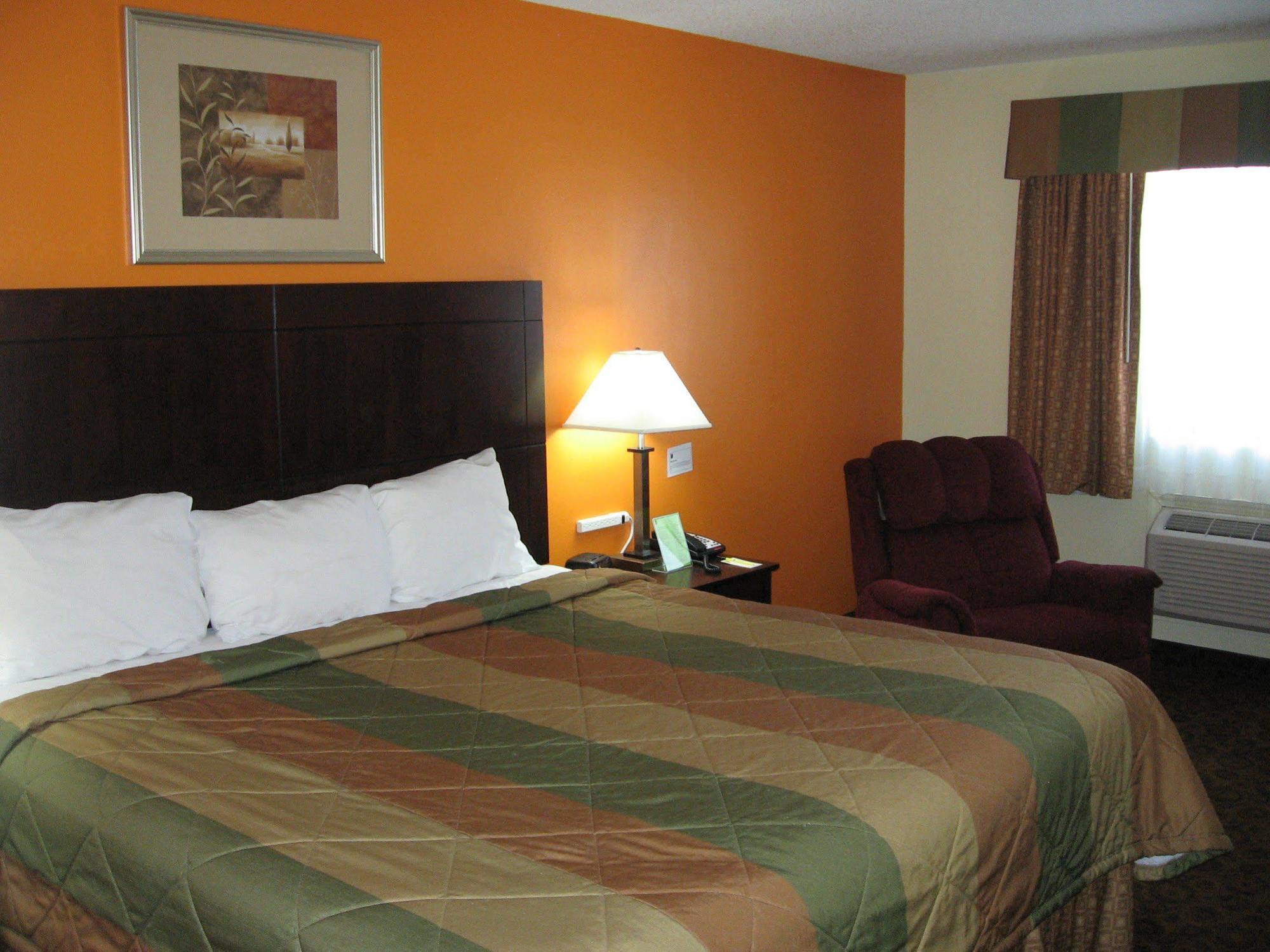 Motel Super 8 By Wyndham Emporia Extérieur photo